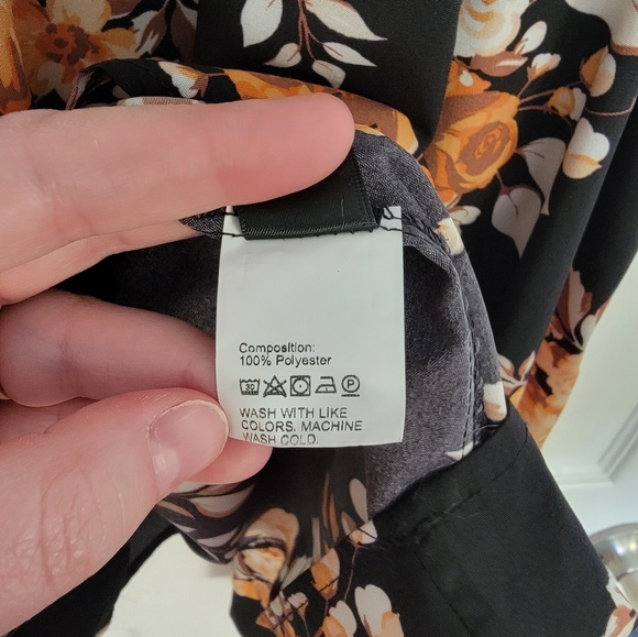 Shein, cold shoulder top, 3X, Black with orange floral pattern - Picture 4 of 4